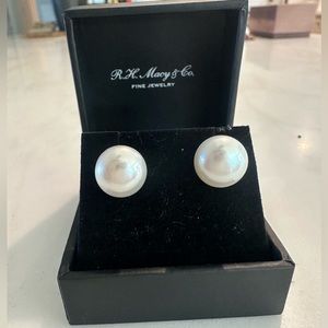 Macy’s fine jewelry double sided pearl earrings in 14K gold.